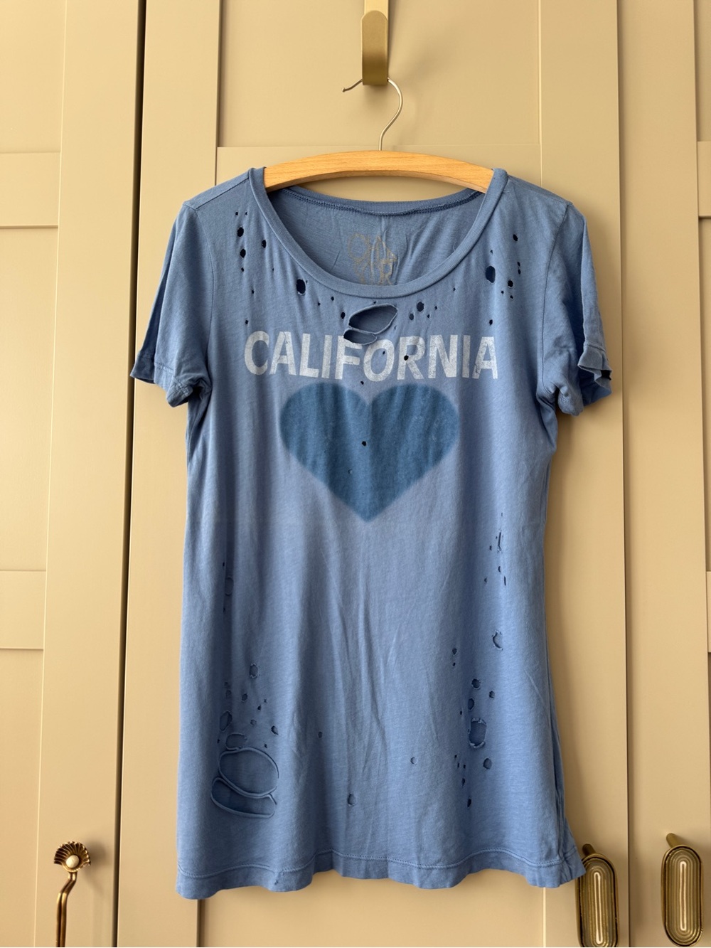 Chaser California Love Graphic Tee Vintage Inspired Faded Blue Scoop Neck Jersey